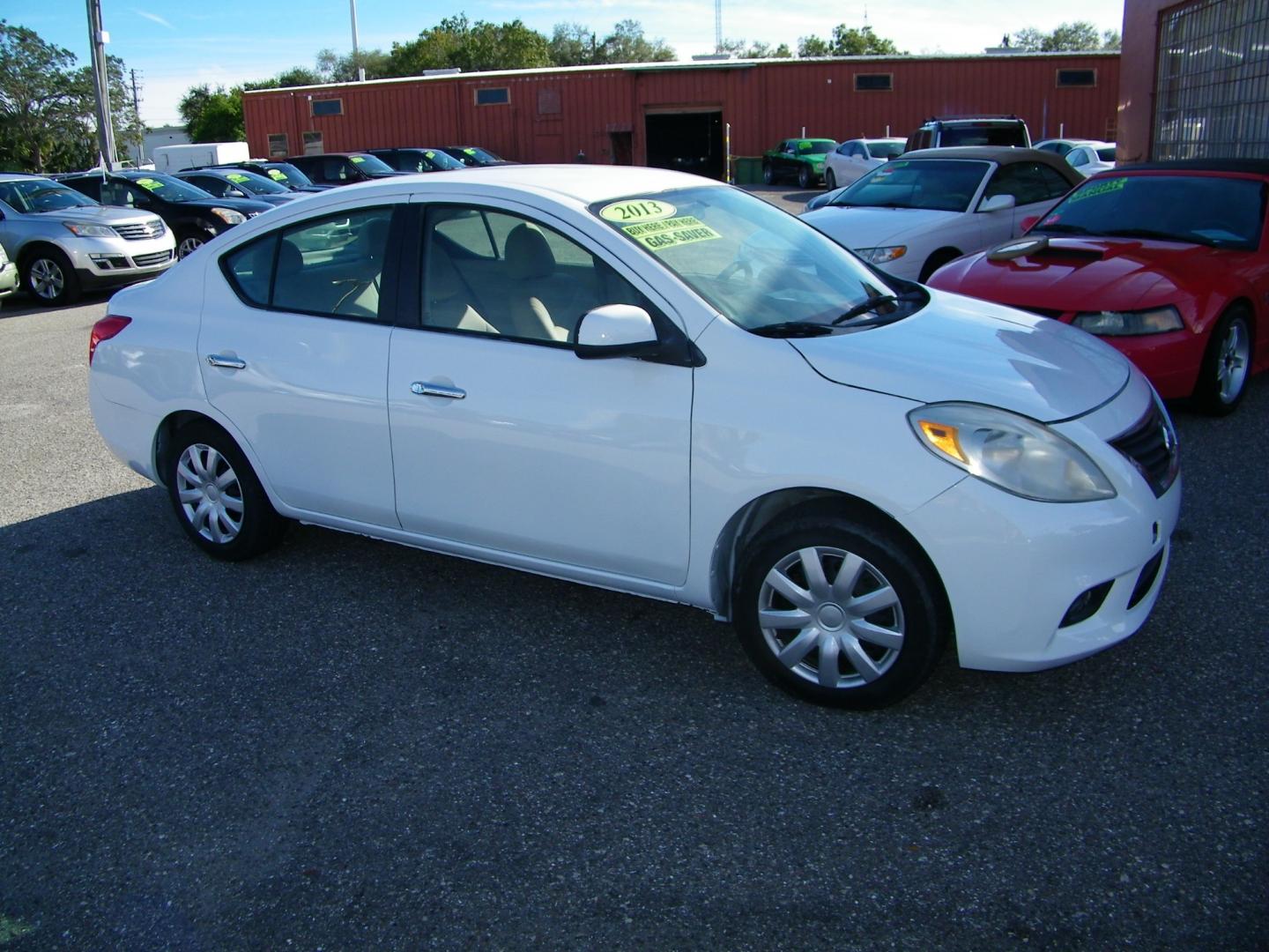 2012 White /Black Nissan Versa SV (3N1CN7AP3CL) with an L4, 1.6L engine, Automatic transmission, located at 4000 Bee Ridge Road, Sarasota, FL, 34233, (941) 926-0300, 27.298664, -82.489151 - Photo#7